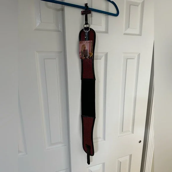 NWT Betsey Johnson Houndstooth stretch belt, red & black. Size M/L - Picture 2 of 6